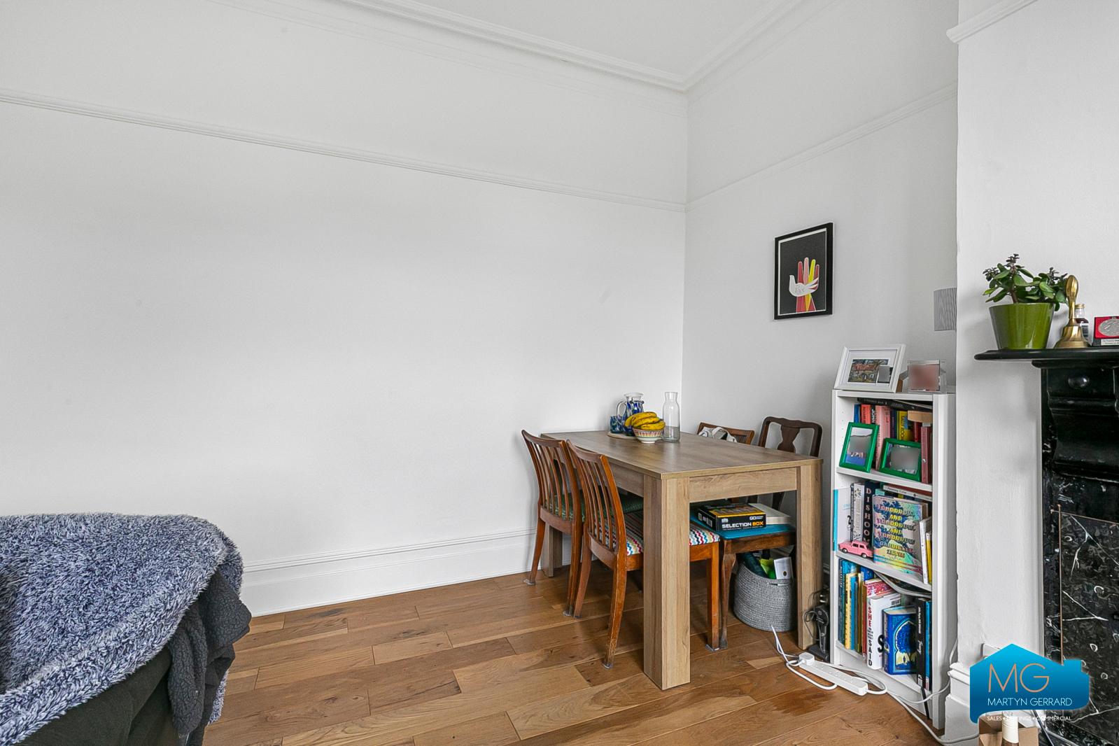 2 bedroom Apartment to rent - Martyn Gerrard