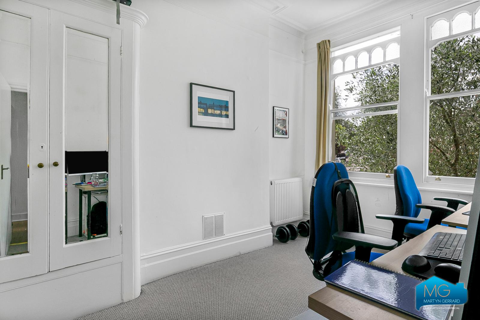2 bedroom Apartment to rent - Martyn Gerrard