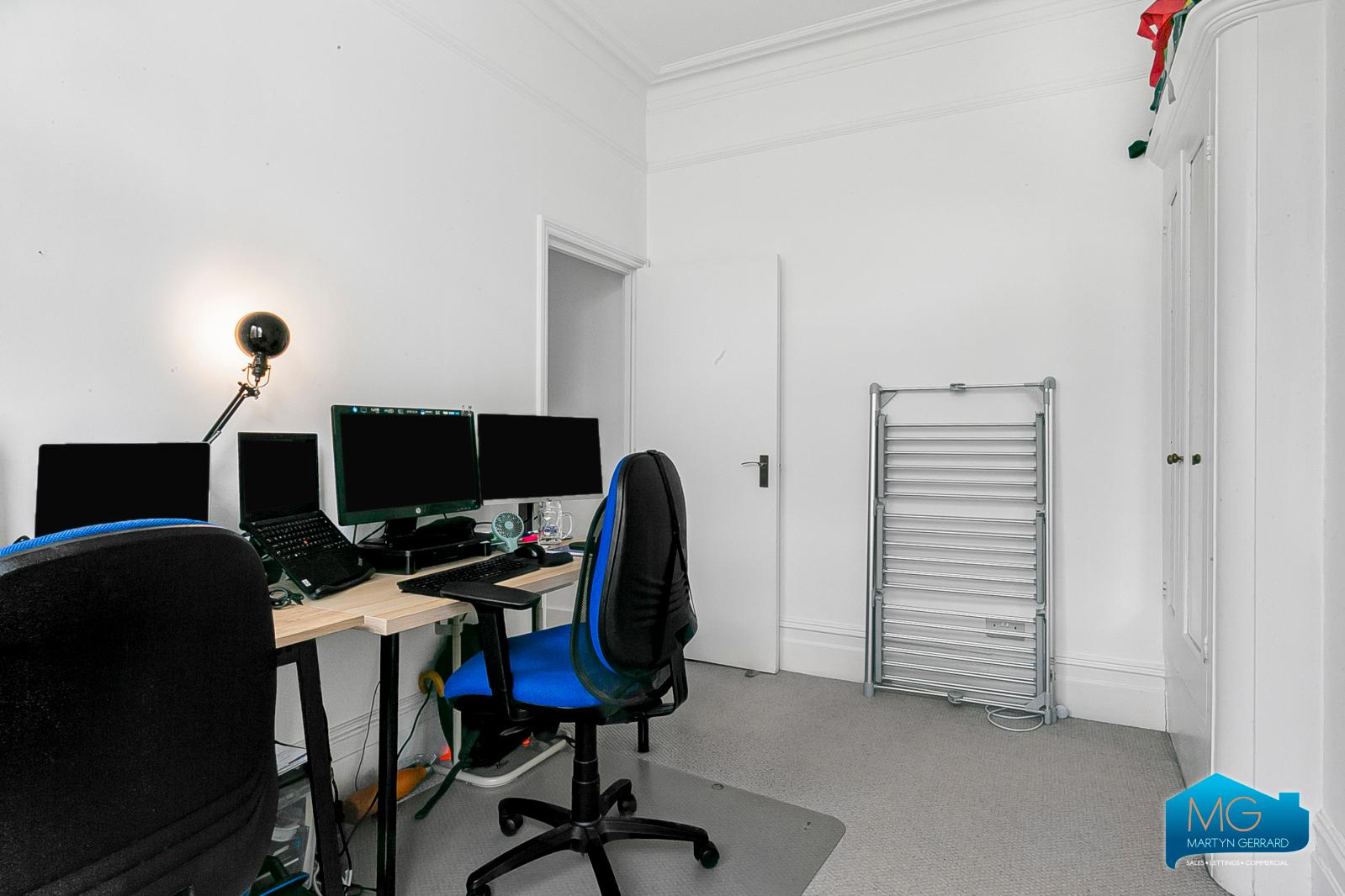 2 bedroom Apartment to rent - Martyn Gerrard