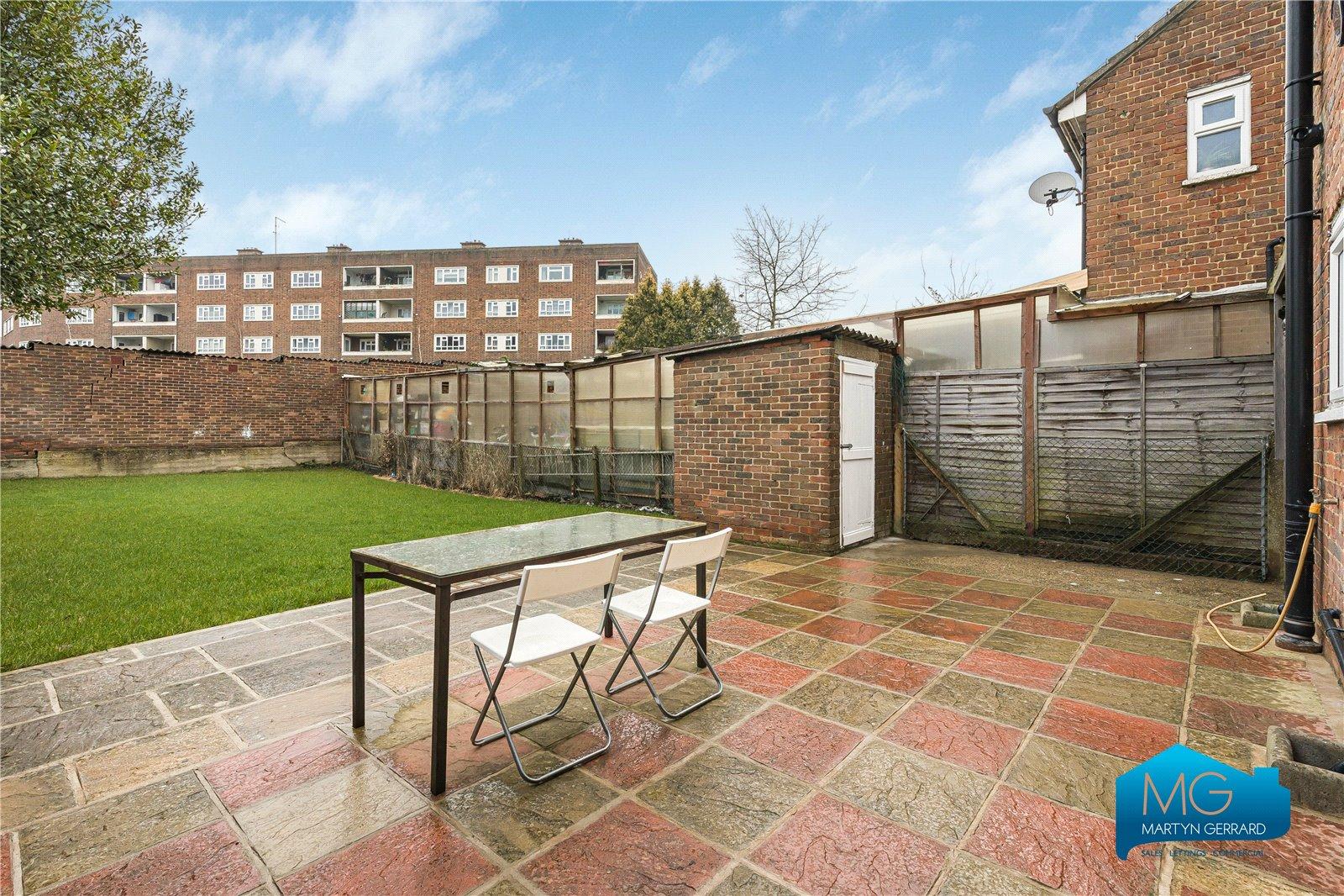 3 bedroom Semi-Detached House to rent - Martyn Gerrard
