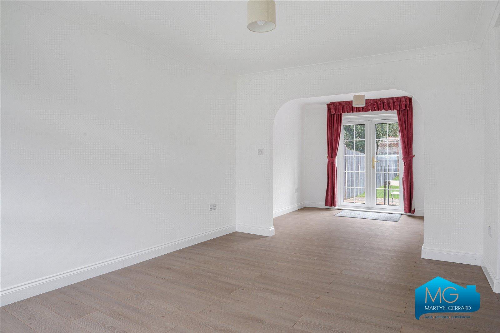 3 bedroom Semi-Detached House to rent - Martyn Gerrard