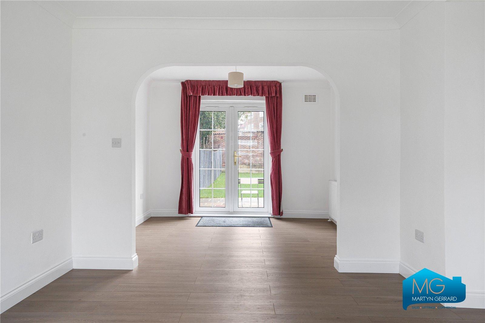 3 bedroom Semi-Detached House to rent - Martyn Gerrard