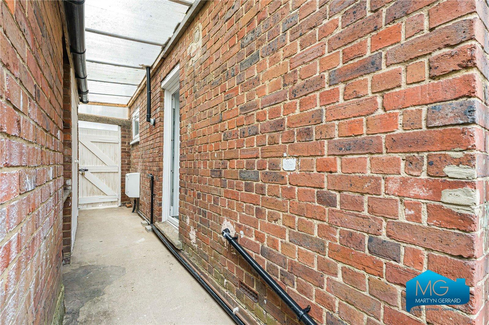 3 bedroom Semi-Detached House to rent - Martyn Gerrard