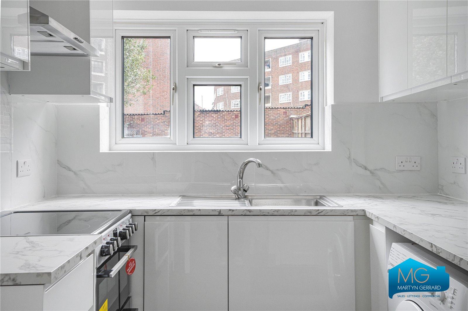 3 bedroom Semi-Detached House to rent - Martyn Gerrard