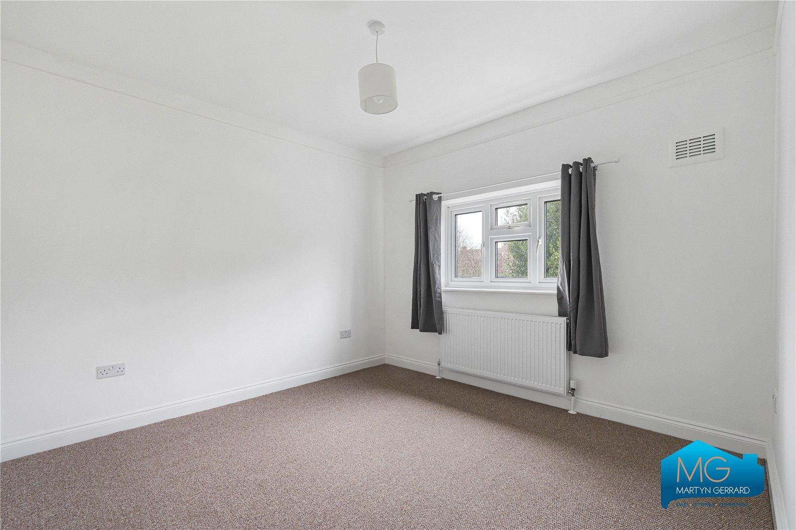 3 bedroom Semi-Detached House to rent - Martyn Gerrard