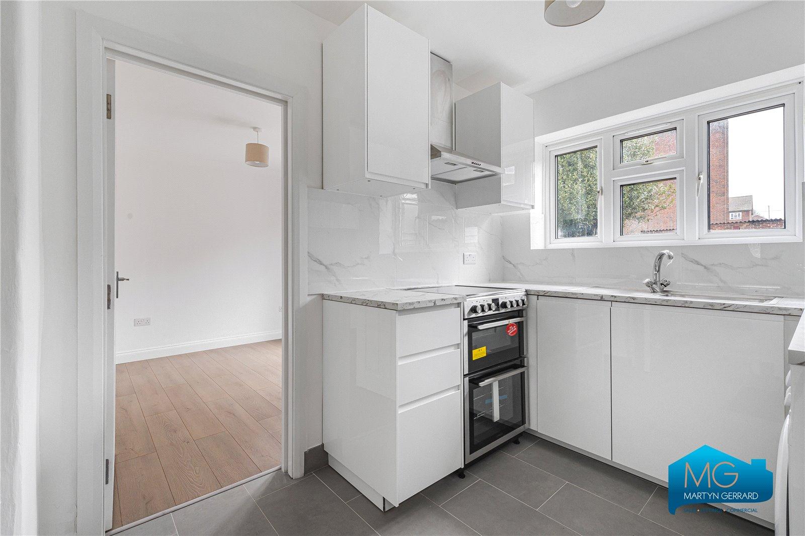 3 bedroom Semi-Detached House to rent - Martyn Gerrard