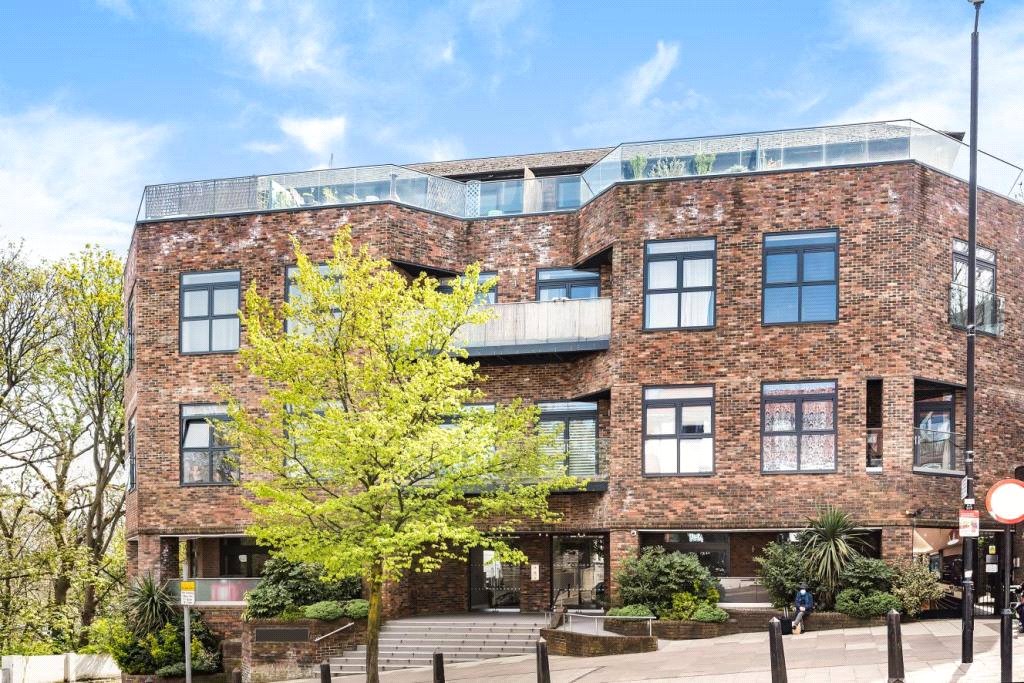 2 bedroom Apartment to rent - Martyn Gerrard