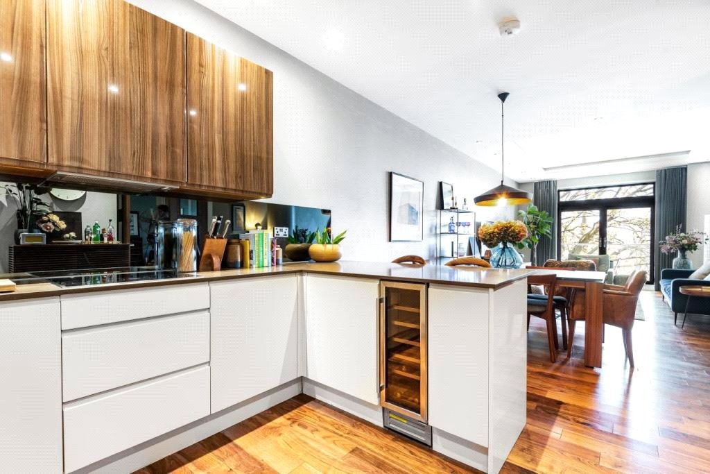 2 bedroom Apartment to rent - Martyn Gerrard
