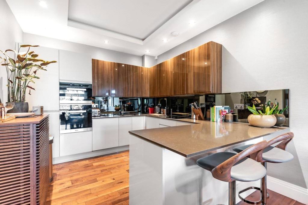 2 bedroom Apartment to rent - Martyn Gerrard