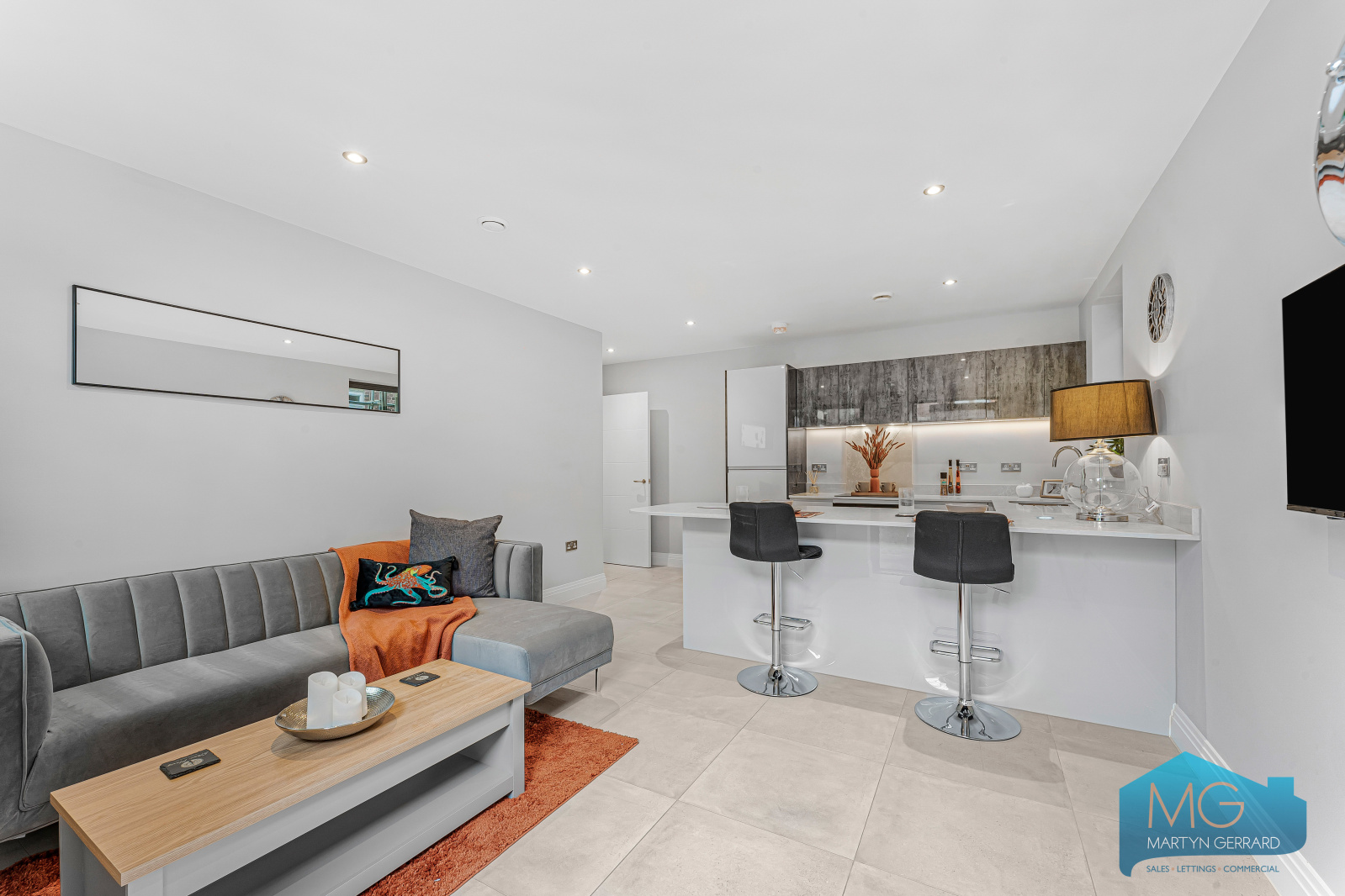 Brownlow Road, Muswell Hill, London, N11+  - Martyn Gerrard