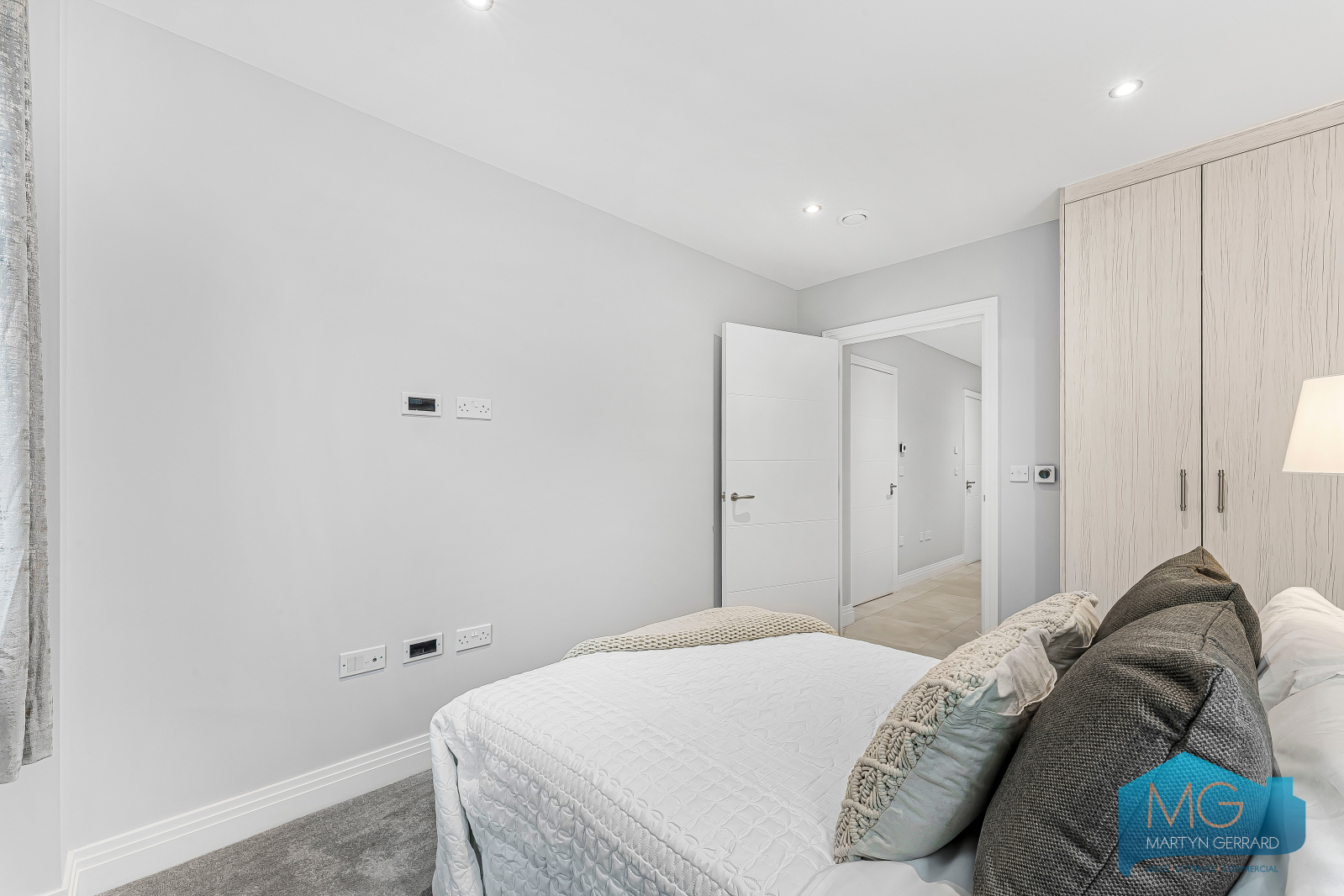 2 bedroom Ground Floor Flat to rent - Martyn Gerrard