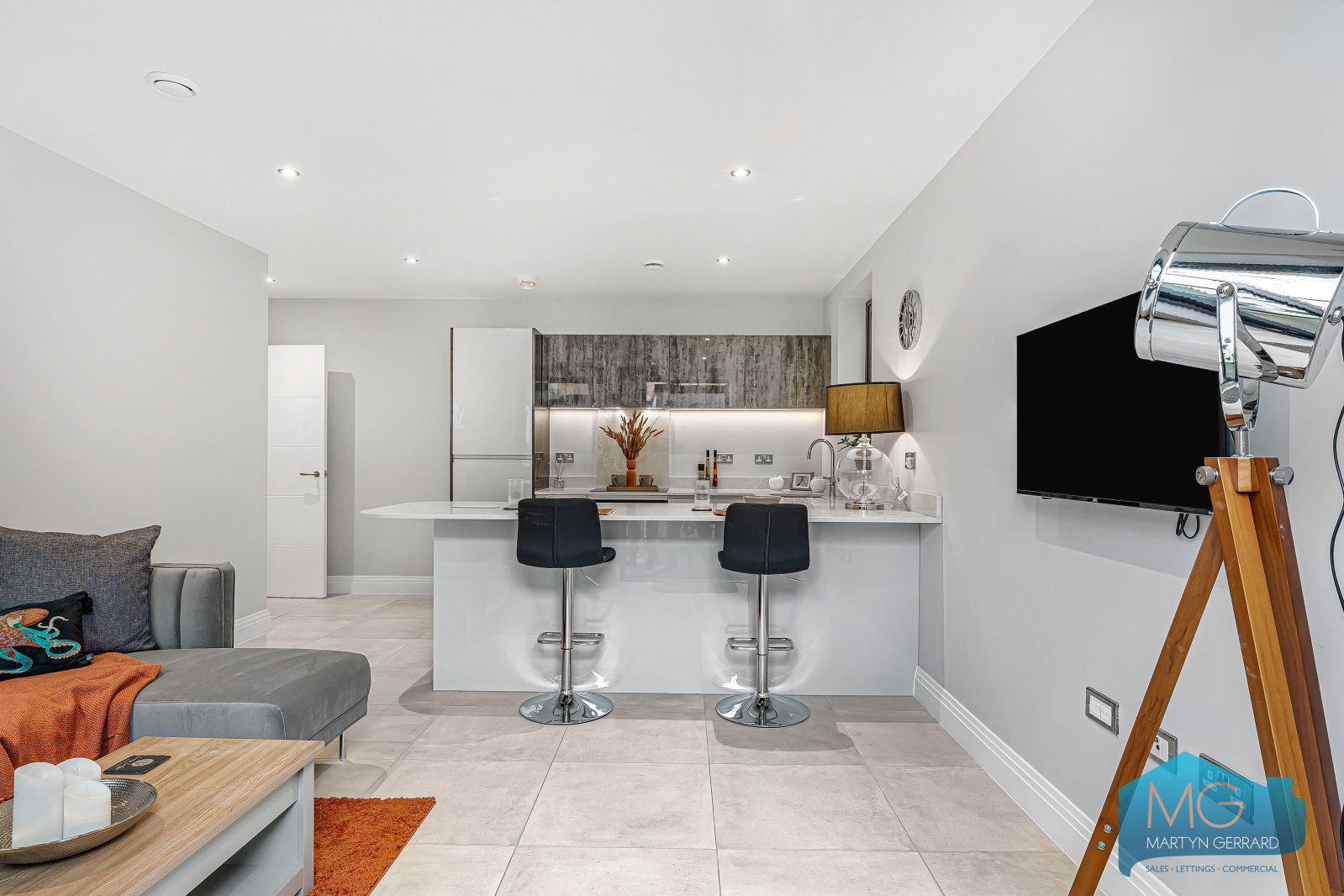 2 bedroom Ground Floor Flat to rent - Martyn Gerrard