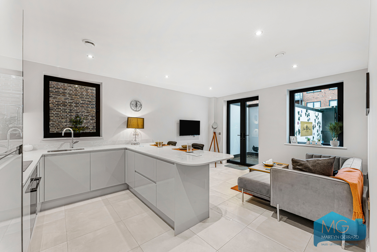 Brownlow Road, Muswell Hill, London, N11+  - Martyn Gerrard
