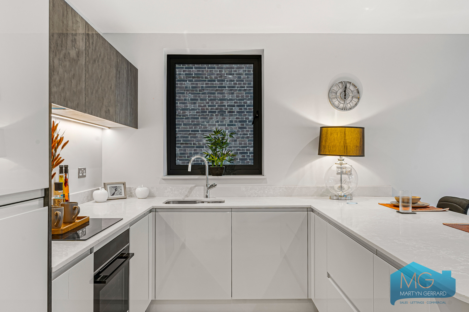 Brownlow Road, Muswell Hill, London, N11+  - Martyn Gerrard