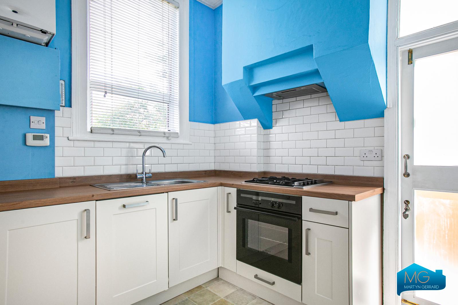 3 bedroom Ground Floor Flat to rent - Martyn Gerrard