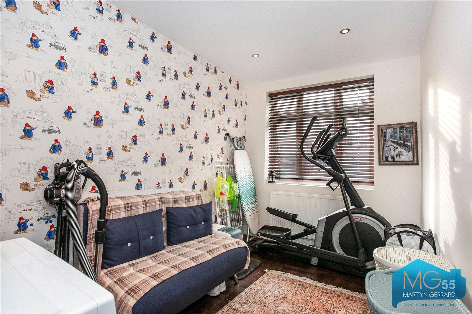 4 bedroom Semi-Detached House to rent - Martyn Gerrard