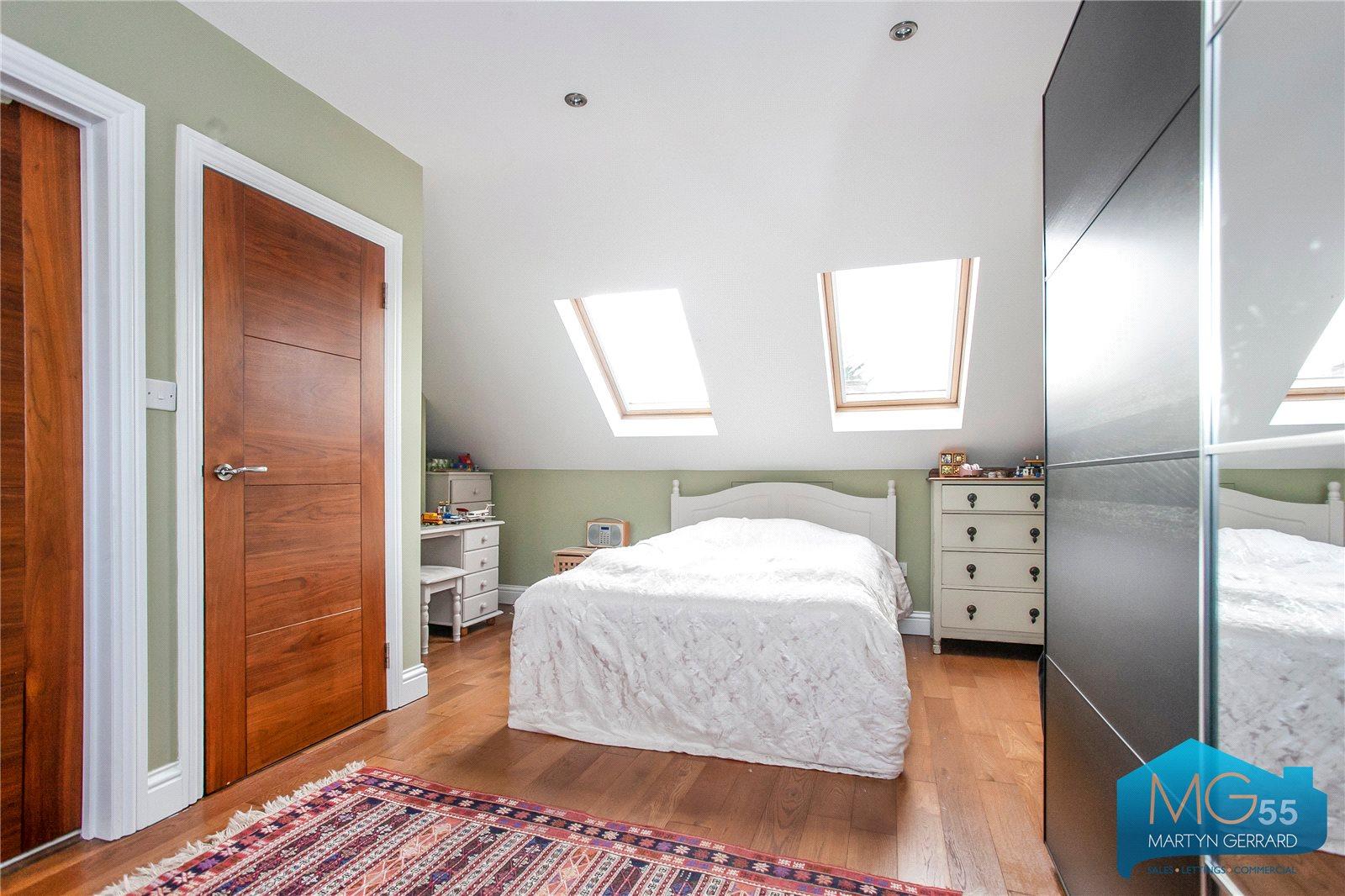 4 bedroom Semi-Detached House to rent - Martyn Gerrard