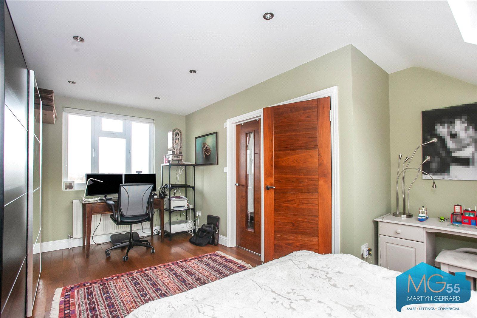 4 bedroom Semi-Detached House to rent - Martyn Gerrard