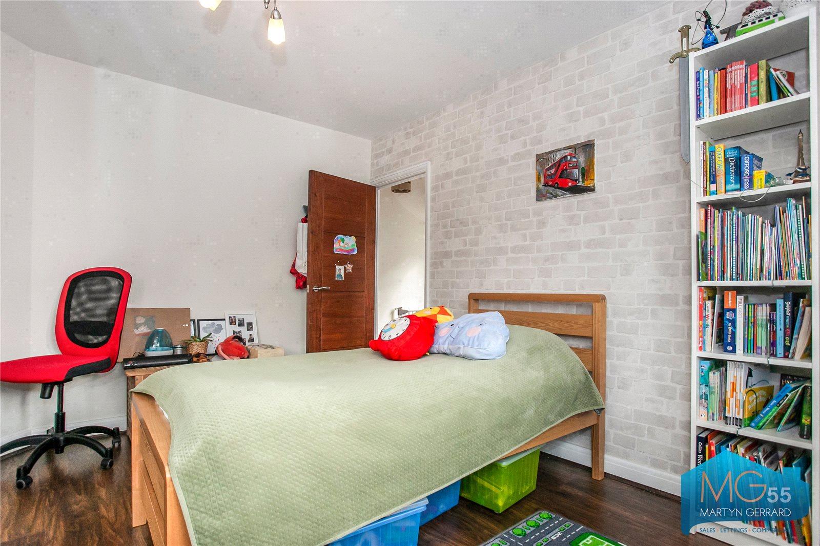 4 bedroom Semi-Detached House to rent - Martyn Gerrard