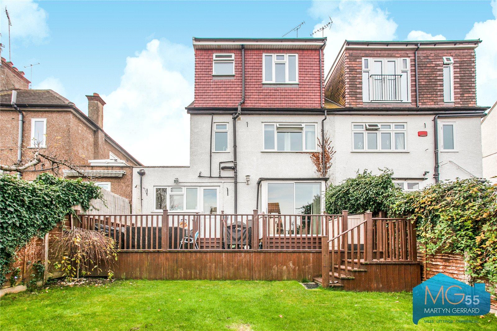 4 bedroom Semi-Detached House to rent - Martyn Gerrard