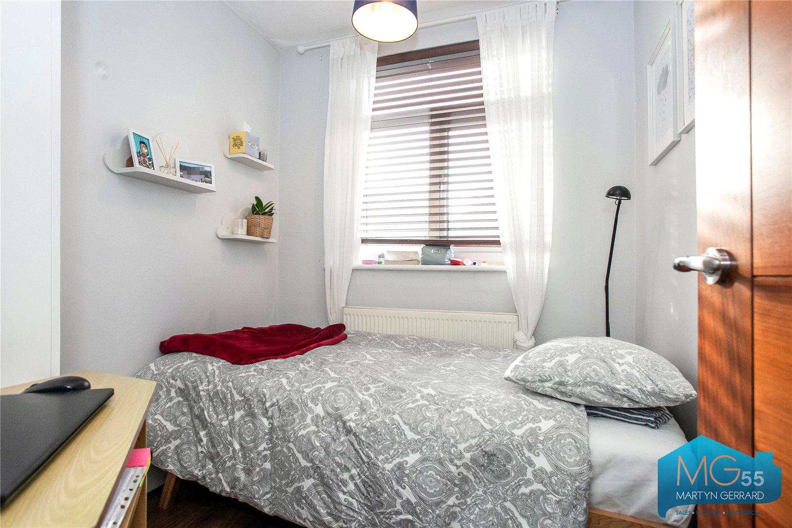 4 bedroom Semi-Detached House to rent - Martyn Gerrard