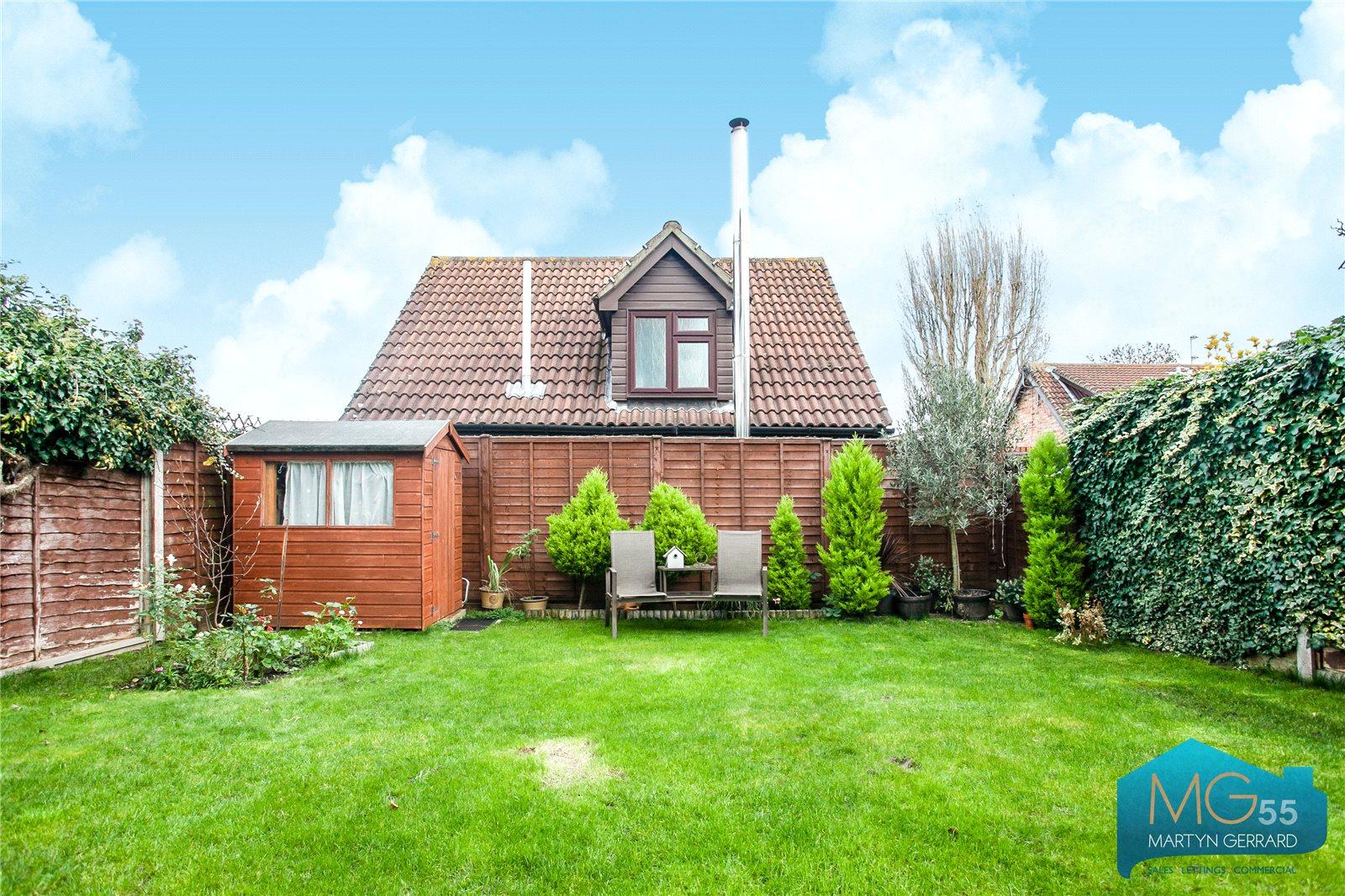 4 bedroom Semi-Detached House to rent - Martyn Gerrard