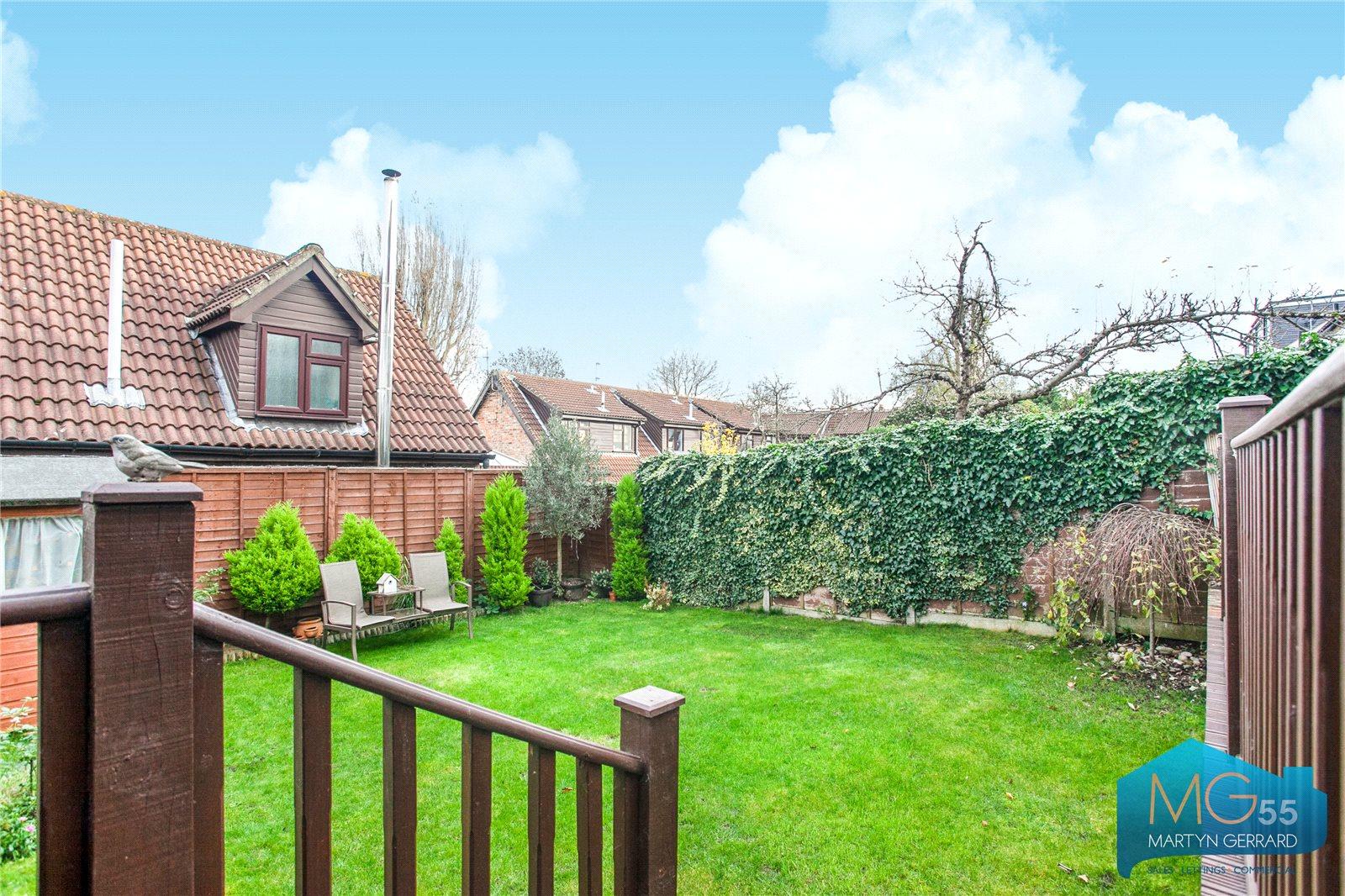 4 bedroom Semi-Detached House to rent - Martyn Gerrard