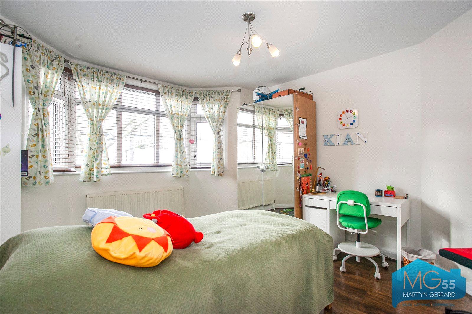 4 bedroom Semi-Detached House to rent - Martyn Gerrard