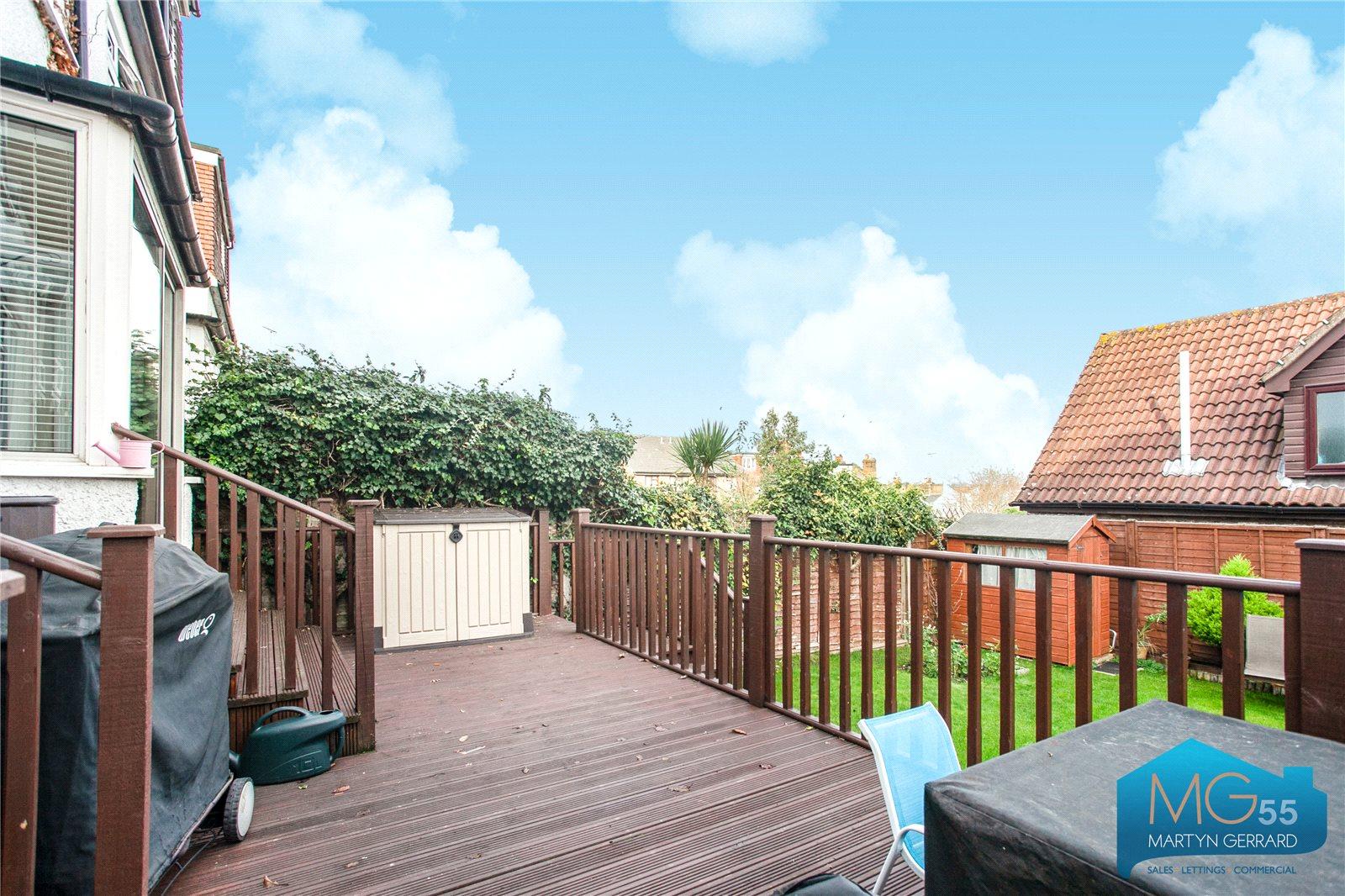 4 bedroom Semi-Detached House to rent - Martyn Gerrard