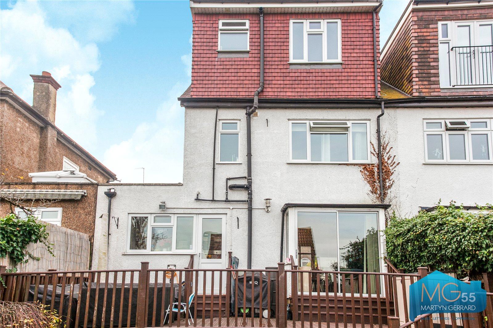 4 bedroom Semi-Detached House to rent - Martyn Gerrard