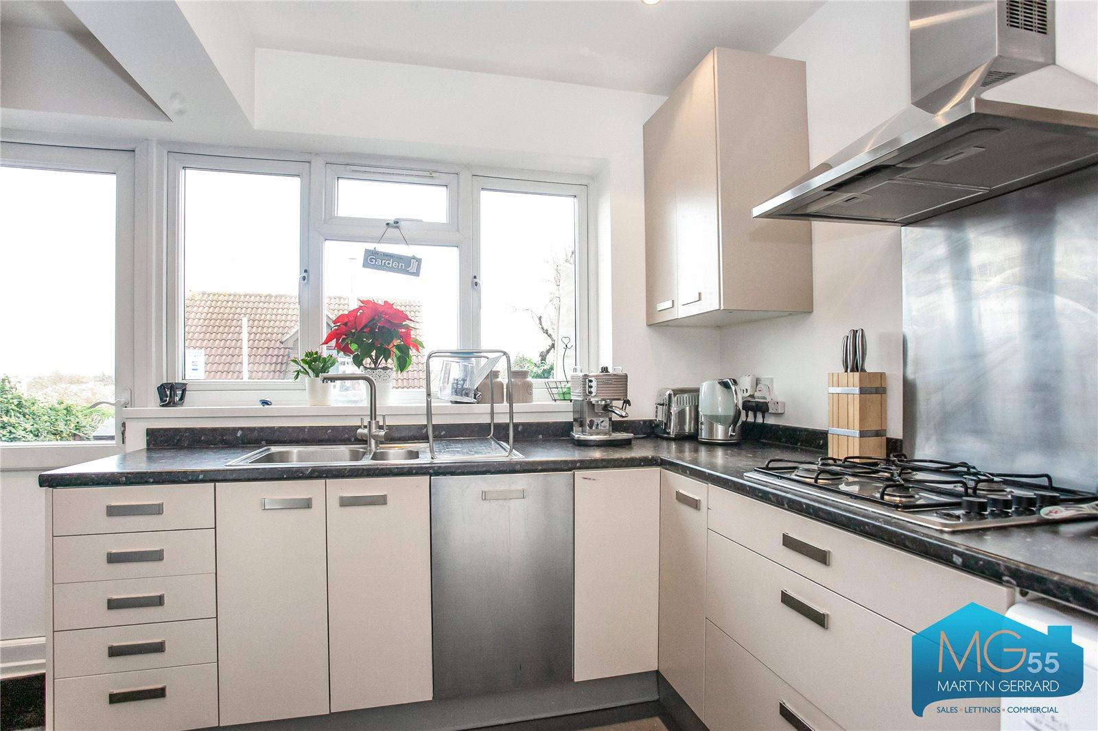 4 bedroom Semi-Detached House to rent - Martyn Gerrard