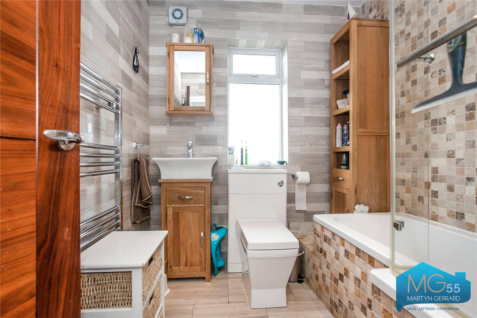 4 bedroom Semi-Detached House to rent - Martyn Gerrard
