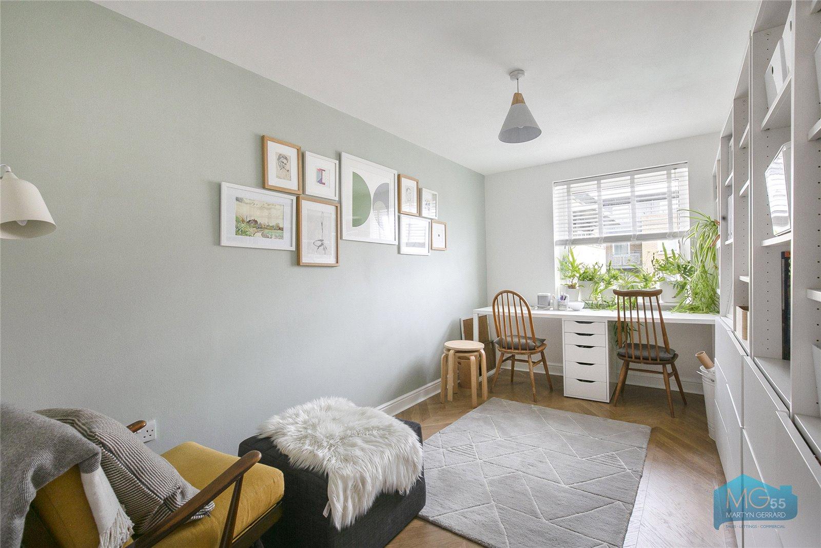 2 bedroom Apartment to rent - Martyn Gerrard
