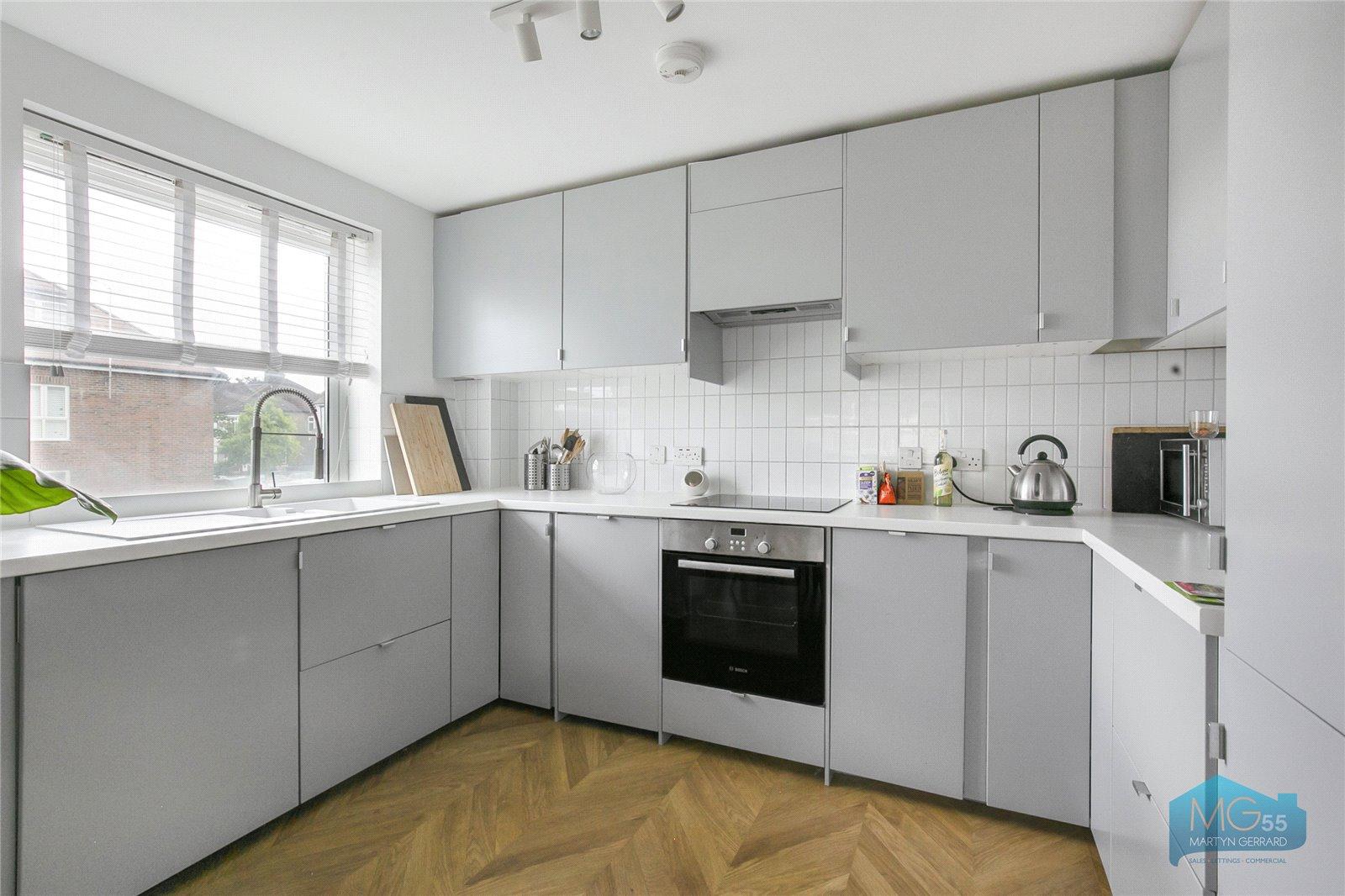 2 bedroom Apartment to rent - Martyn Gerrard