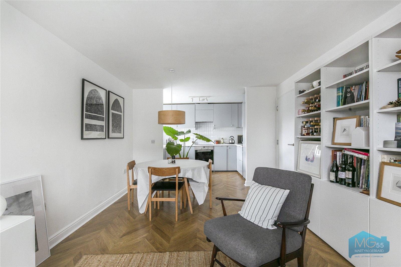 2 bedroom Apartment to rent - Martyn Gerrard