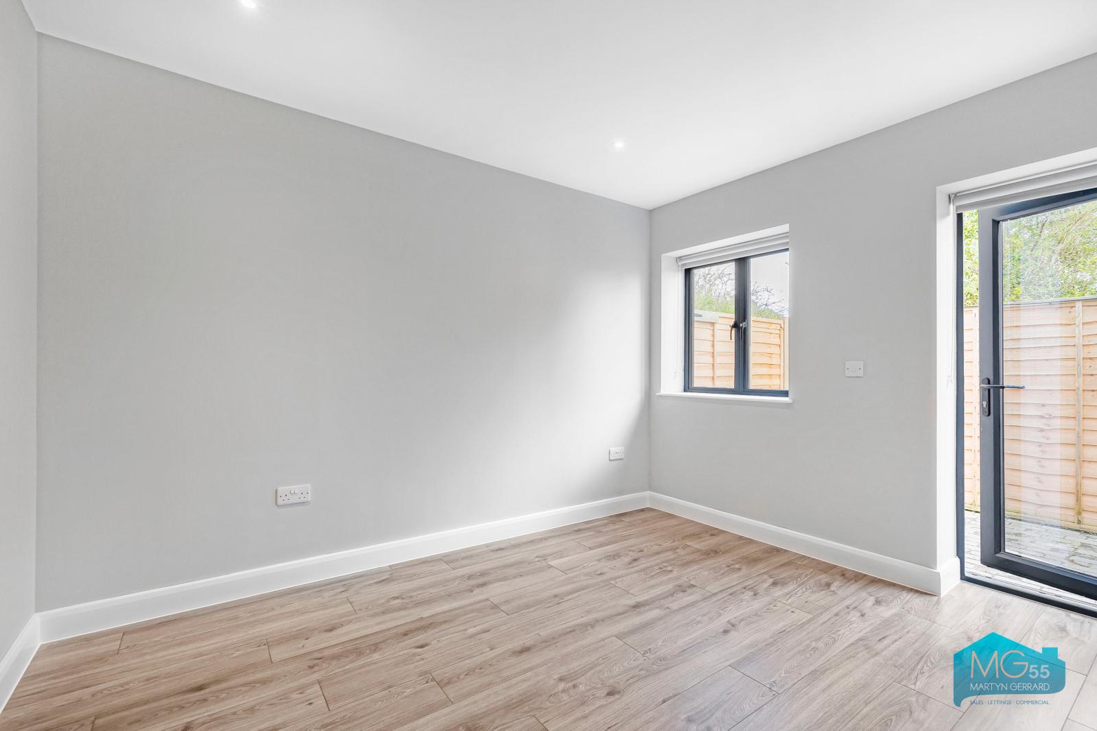 2 bedroom House to rent - Martyn Gerrard