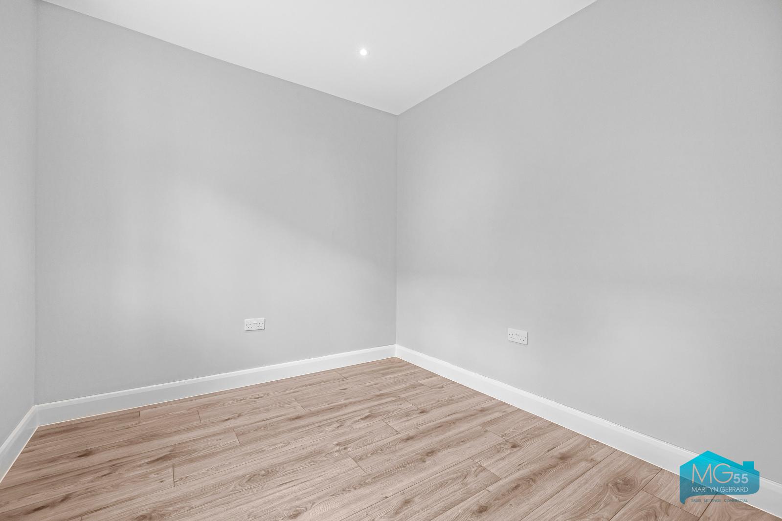 2 bedroom House to rent - Martyn Gerrard