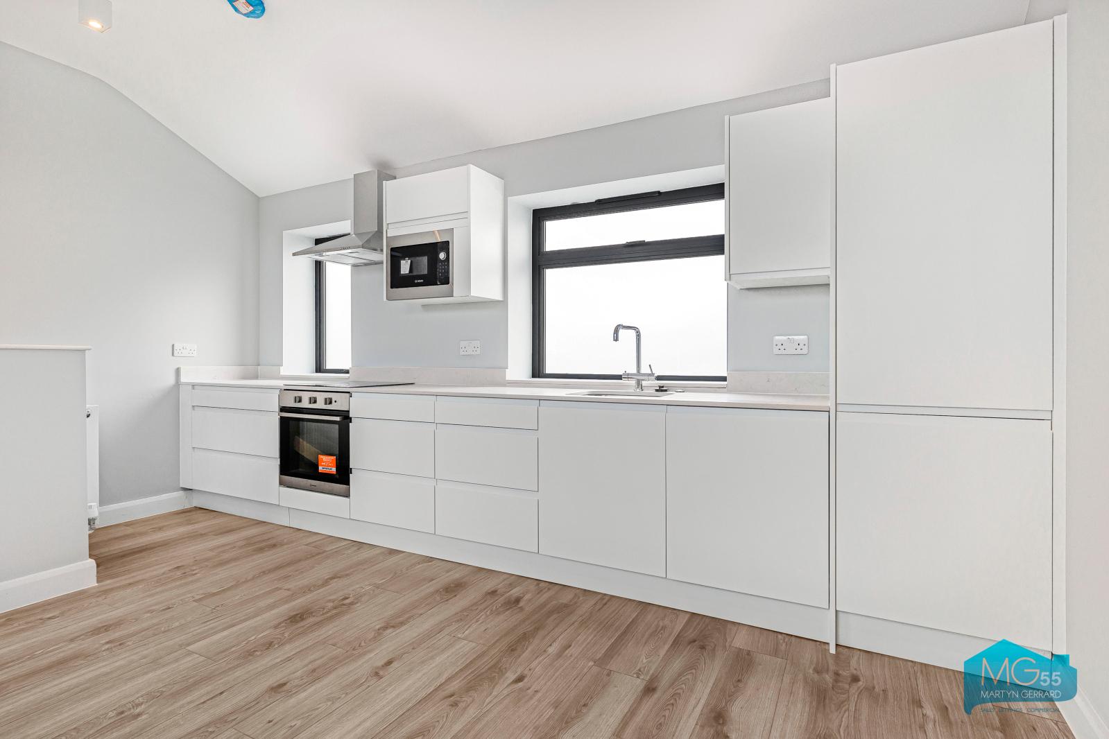 2 bedroom House to rent - Martyn Gerrard