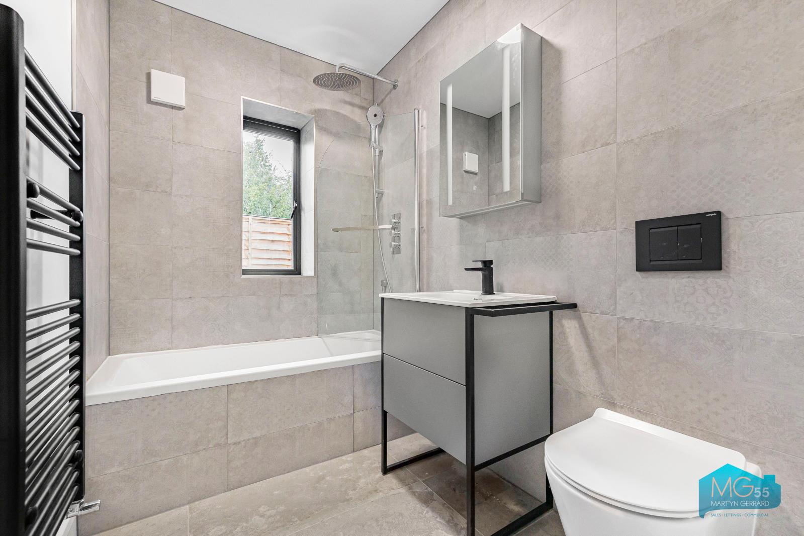 2 bedroom House to rent - Martyn Gerrard