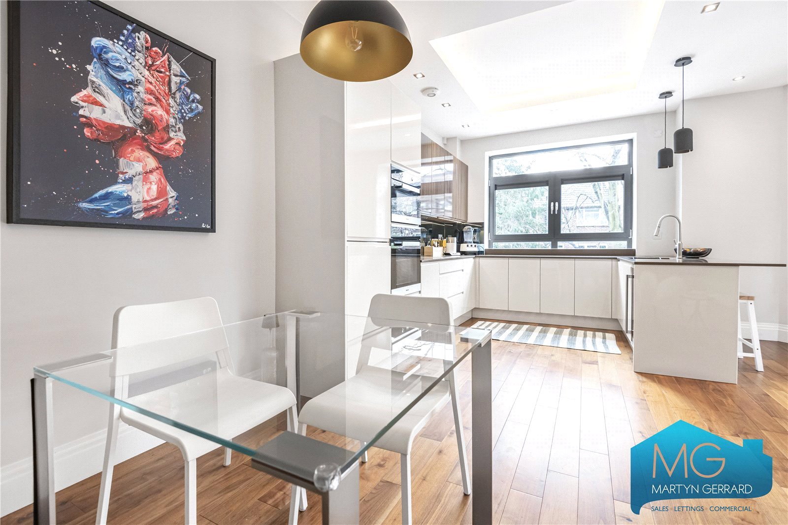 2 bedroom Apartment to rent - Martyn Gerrard