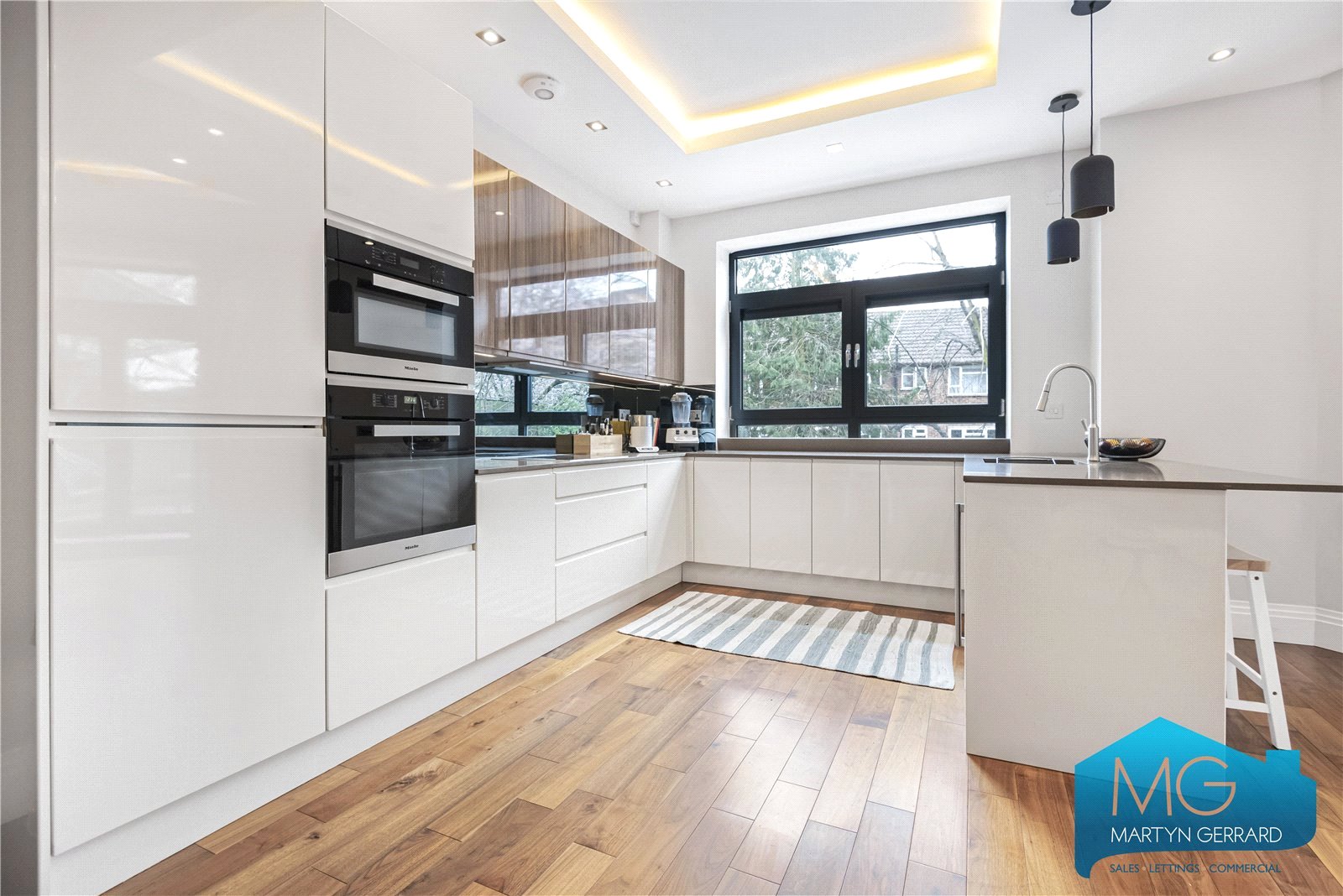 Muswell Hill, London, N10+  - Martyn Gerrard