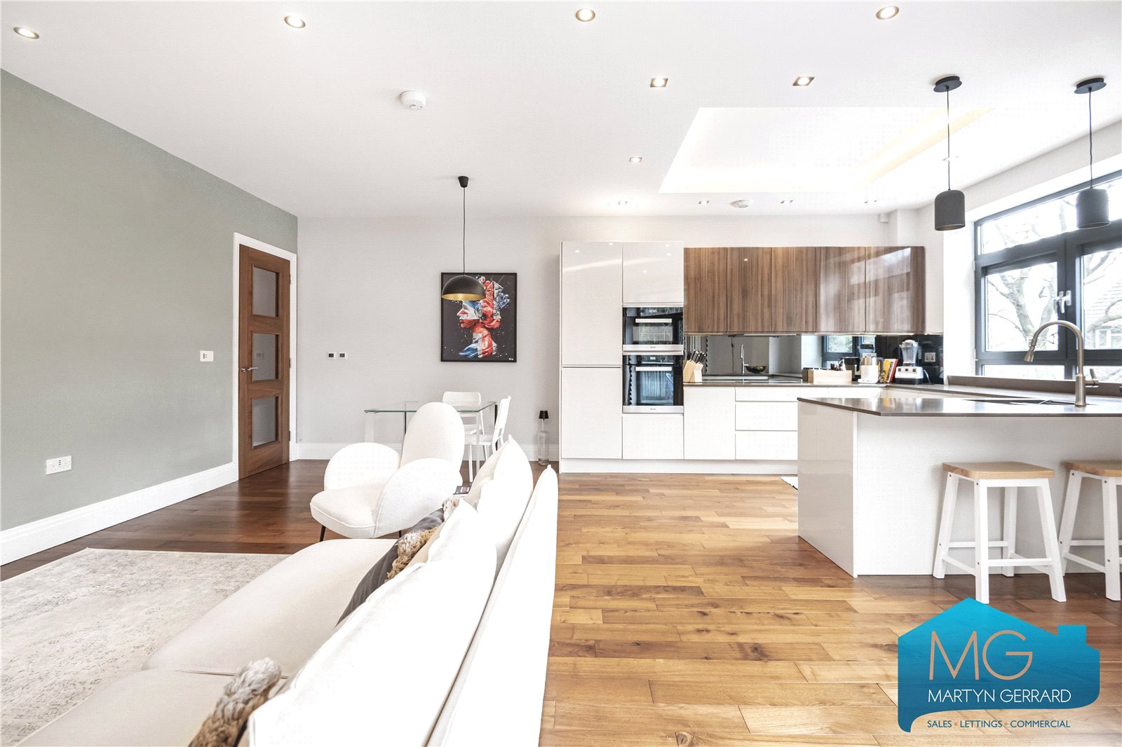 Muswell Hill, London, N10+  - Martyn Gerrard