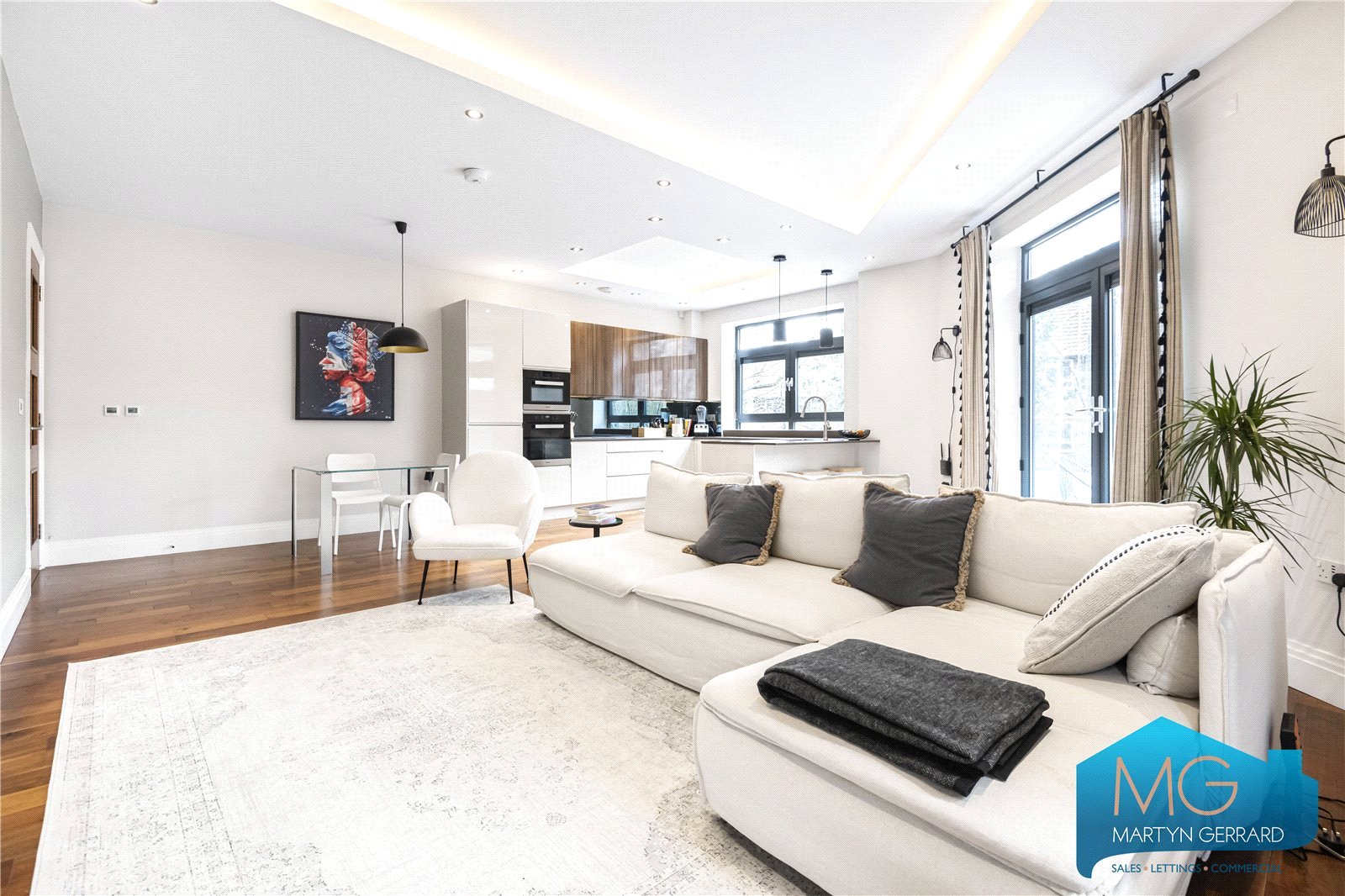 2 bedroom Apartment to rent - Martyn Gerrard
