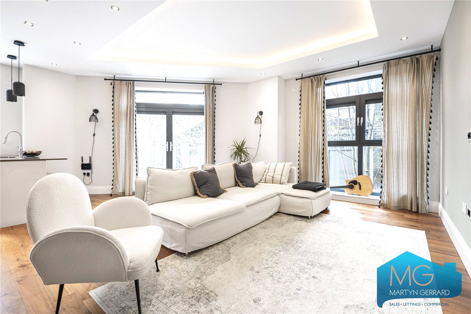 2 bedroom Apartment to rent - Martyn Gerrard