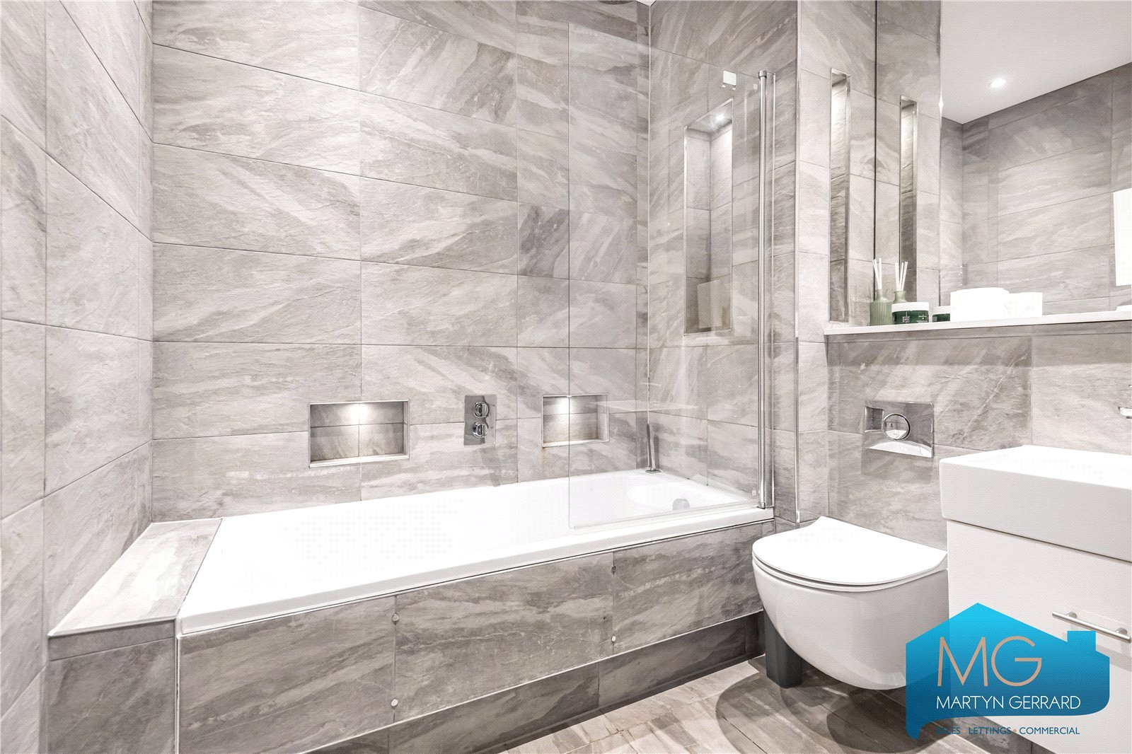 2 bedroom Apartment to rent - Martyn Gerrard