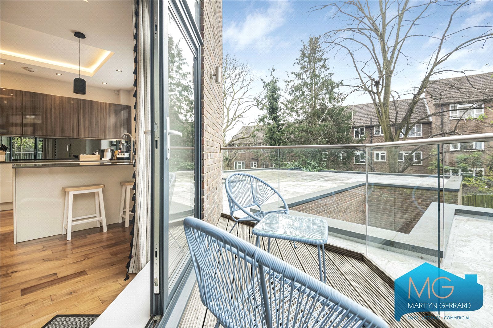 2 bedroom Apartment to rent - Martyn Gerrard