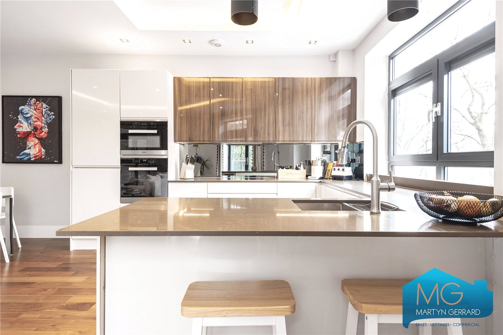 2 bedroom Apartment to rent - Martyn Gerrard