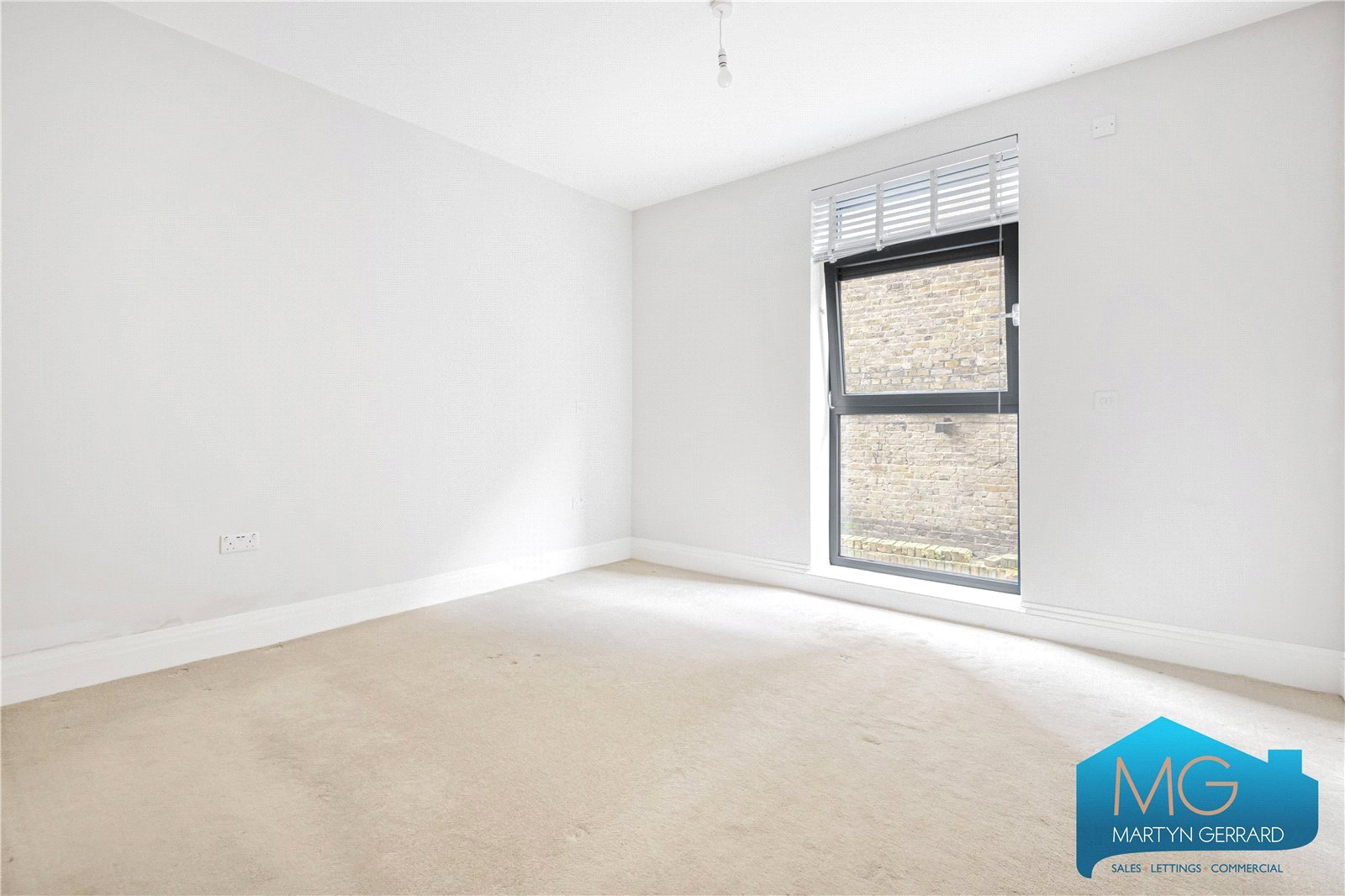 2 bedroom Apartment to rent - Martyn Gerrard