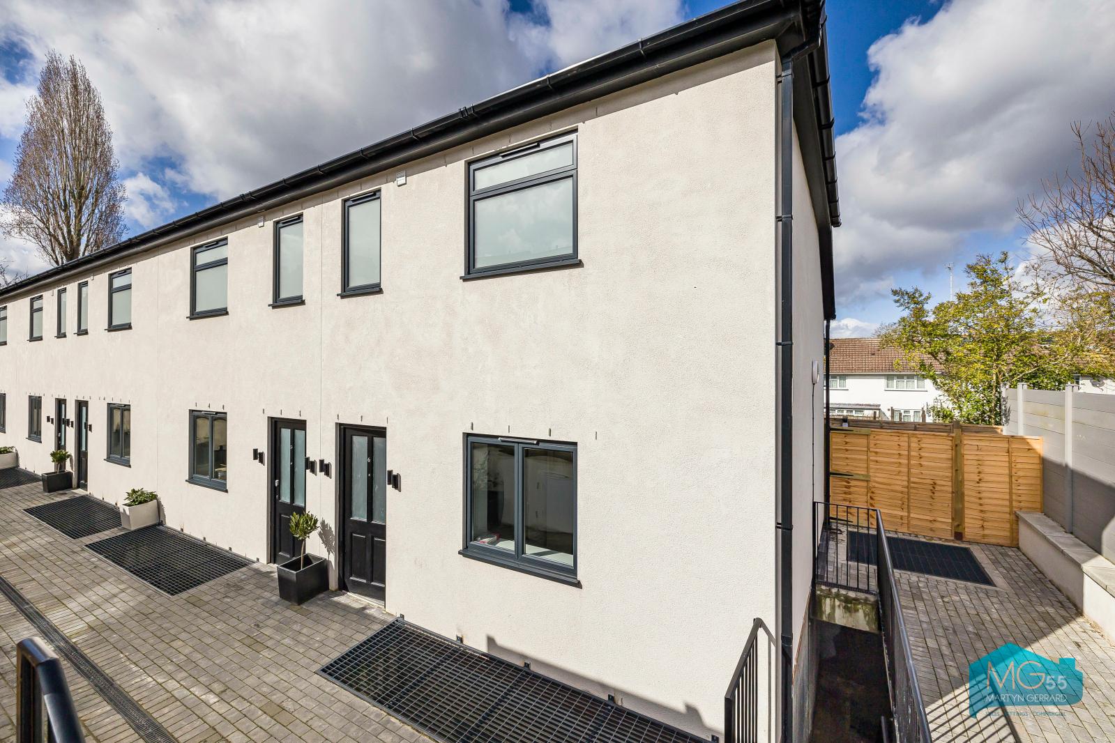 2 bedroom House to rent - Martyn Gerrard