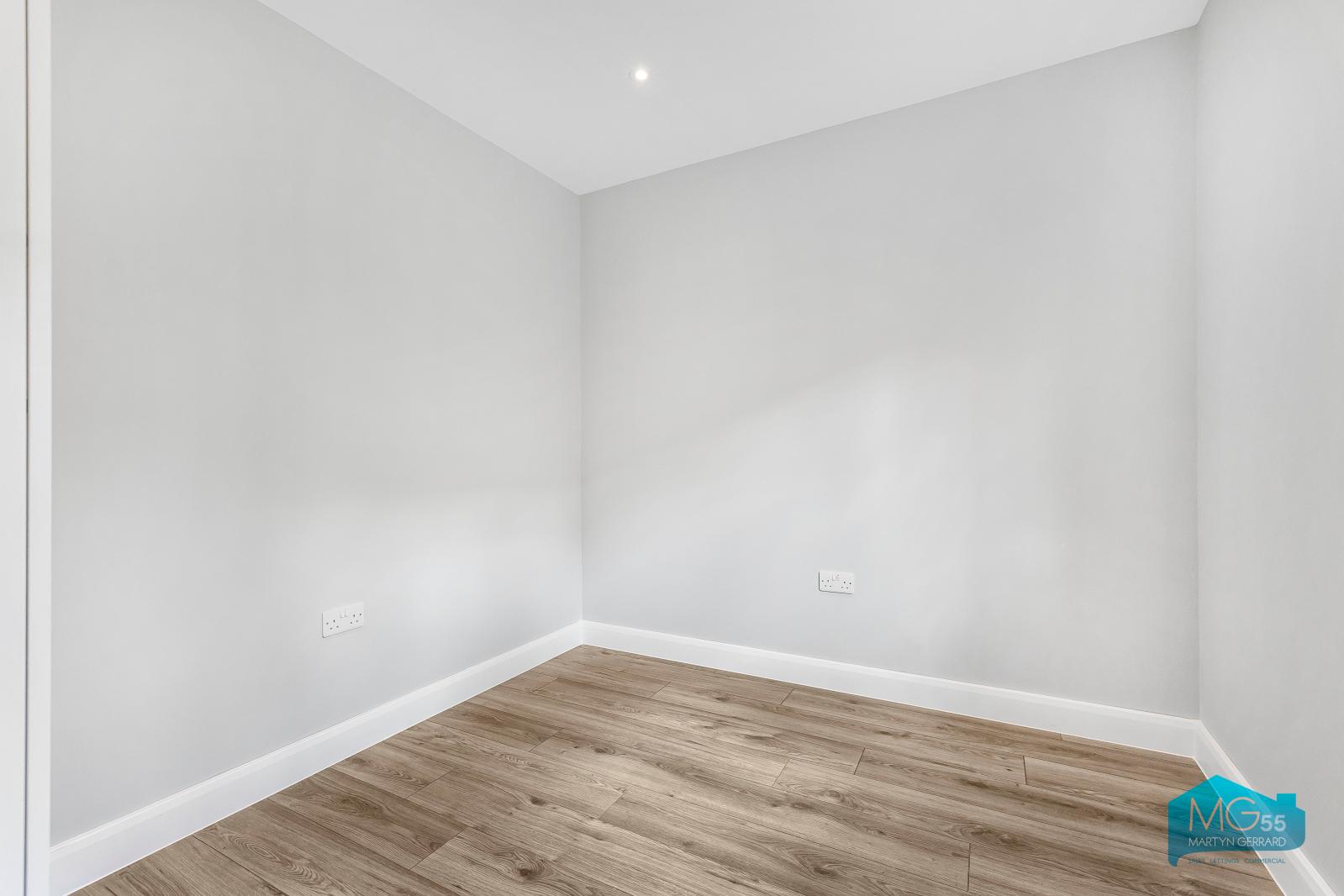 2 bedroom House to rent - Martyn Gerrard